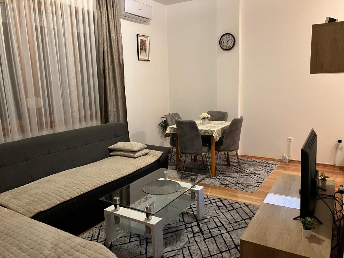 Apartamento Stan Na Dan Centar Banja Luka Exterior foto