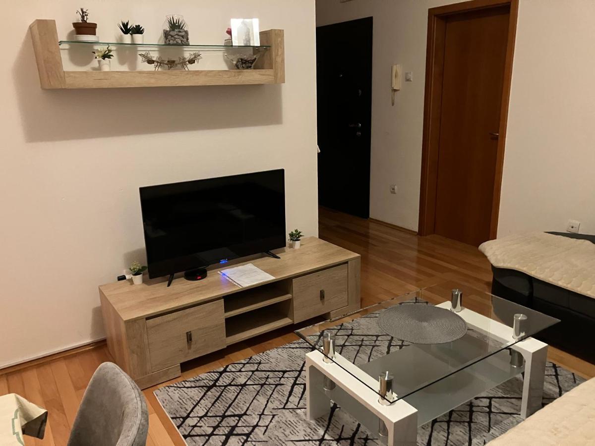 Apartamento Stan Na Dan Centar Banja Luka Exterior foto
